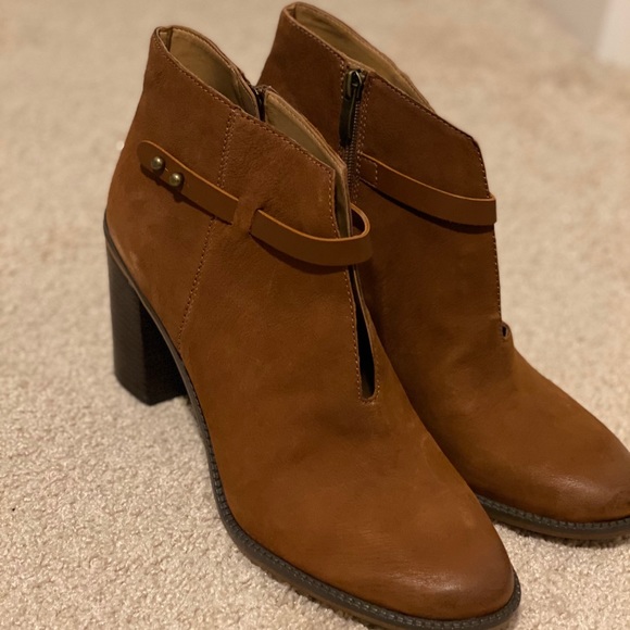 Shoes - Picture 4 of 6